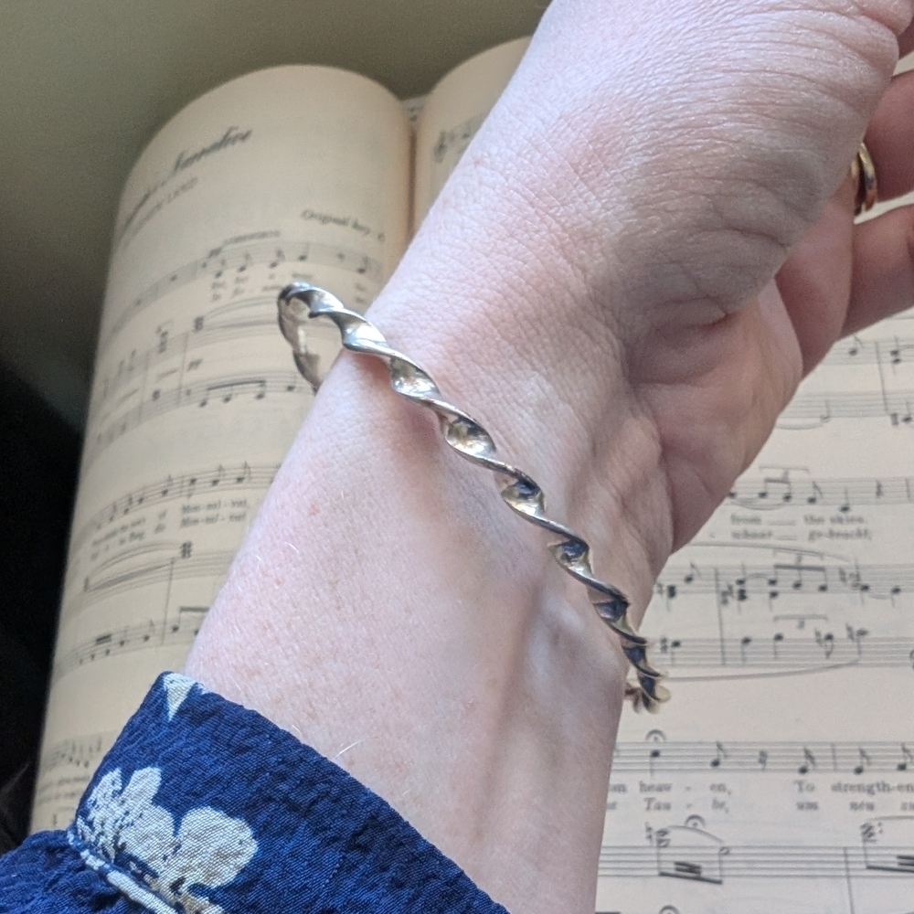 Elegant Silver Bracelet Bangle